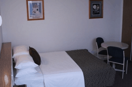 Burkes Hotel Motel - Accommodation Directory 1