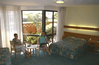 Lakes Central Hotel - Accommodation Directory 4