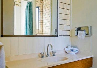 Econo Lodge Fraser Gateway - Accommodation Directory 3