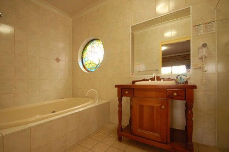 Country Gardens Motor Inn - Accommodation Directory 0