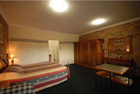 Country Gardens Motor Inn - Accommodation Directory 2