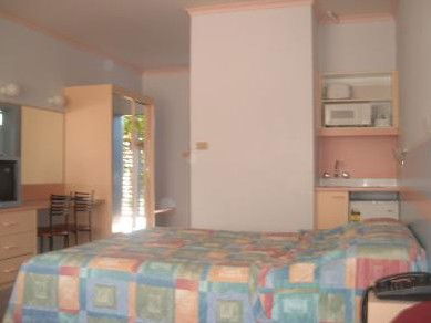 Golden Sands Motor Inn - Accommodation Directory 1