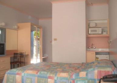 Golden Sands Motor Inn - Accommodation Directory 3