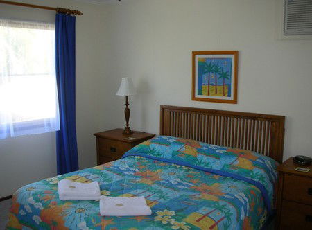Palm View Holiday Apartments - Accommodation Directory 1