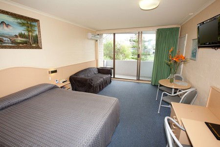 Palm Court Motor Inn - Accommodation Directory 1