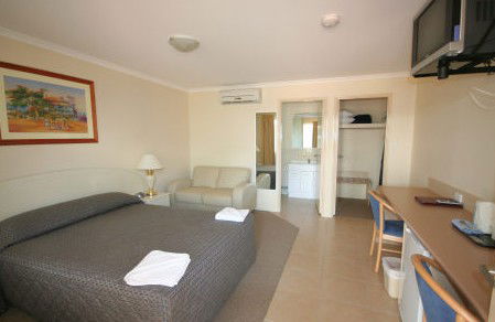 Chinchilla Palms Motor Inn - Accommodation Directory 1