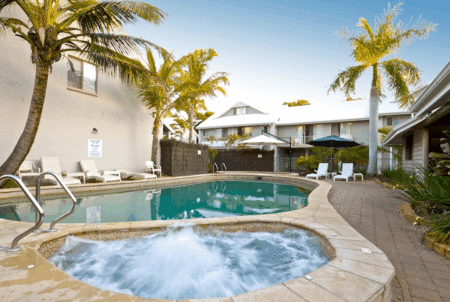 Pelican Beach Resort - Accommodation Directory 4