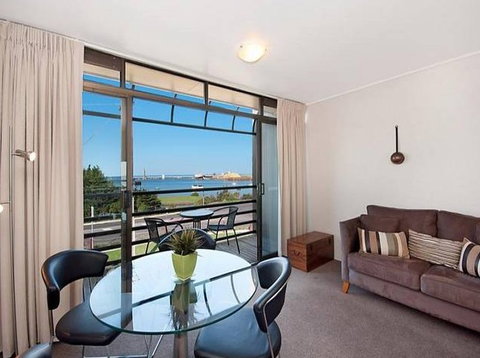 Centreport Units - Accommodation Directory 2