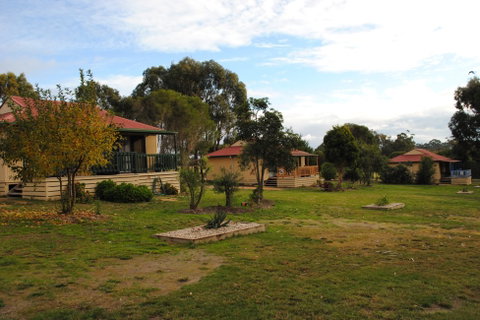 Lakes Entrance Country Cottages - Accommodation Directory 0