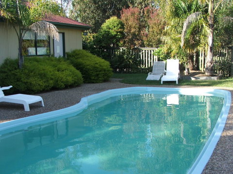 Lakes Entrance Country Cottages - Accommodation Directory 3