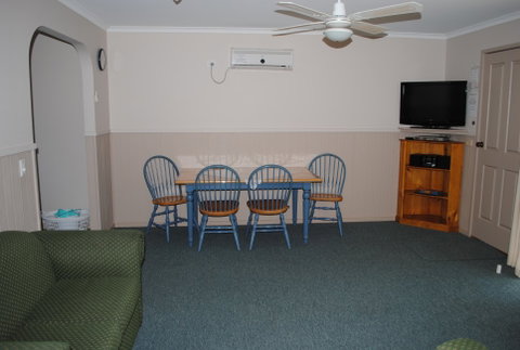 Lakes Entrance Country Cottages - Accommodation Directory 5