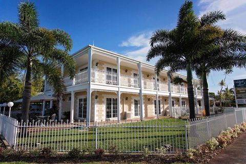 White Lace Motor Inn - Accommodation Directory 0