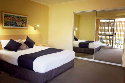 White Lace Motor Inn - Accommodation Directory 2