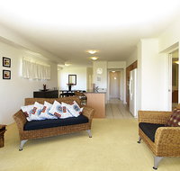 Oaks Seaforth Resort - Accommodation Directory