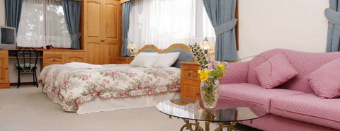 Chalet Swisse Spa Retreat - Accommodation Directory 5