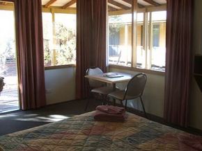 Desert Oaks Resort - Accommodation Directory 7