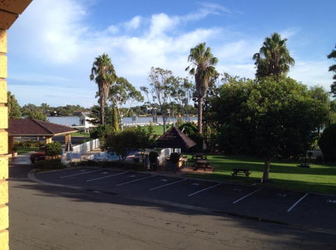Lake View Motel - Accommodation Directory 6