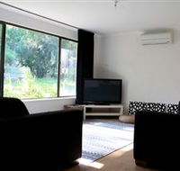 Clare Cottage on Wendouree - Accommodation Directory