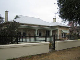 Naracoorte Cottages - MacDonnell House - Accommodation Directory 0