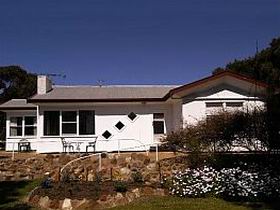 The Pines Holiday Home - Accommodation Directory 0