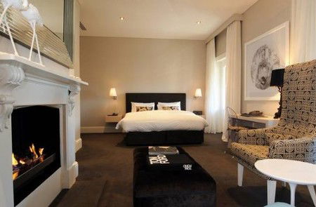 The Stirling Hotel - Accommodation Directory 1