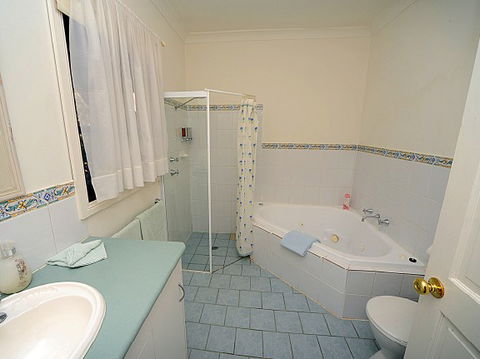 St Helens - Fettlers Cottage - Accommodation Directory 0