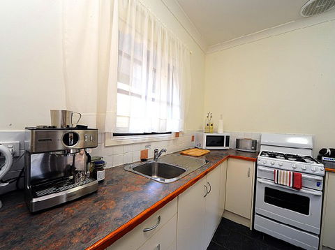 St Helens - Fettlers Cottage - Accommodation Directory 4