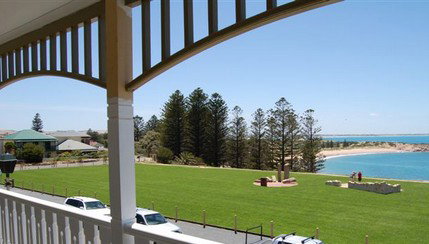 Port Elliot Beach House YHA - Accommodation Directory 6