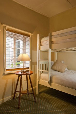 Stirling House - Accommodation Directory 4