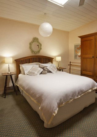 Stirling House - Accommodation Directory 6