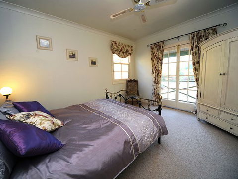 St Helens - The Pavilion - Accommodation Directory 2