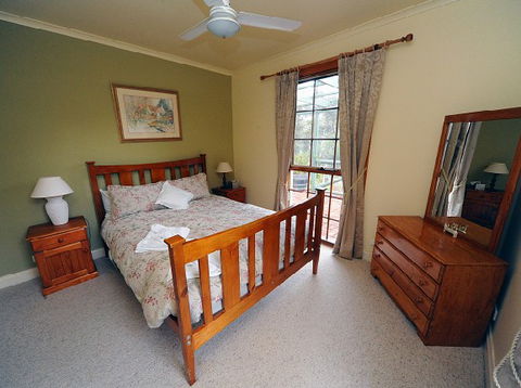 St Helens Cottages- Coach House - Accommodation Directory 4