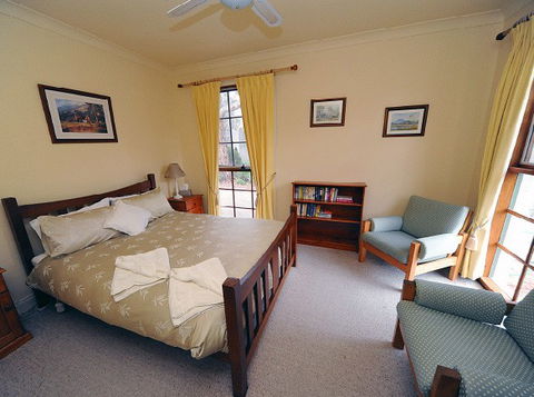 St Helens Cottages- Coach House - Accommodation Directory 5