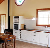 The Old Oak Bed and Breakfast - The Shearing Quarters - Accommodation Directory