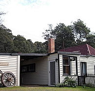 Glenbrook House and Cottage - Accommodation Directory
