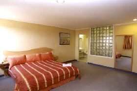 Lighthouse Hotel - Accommodation Directory 0
