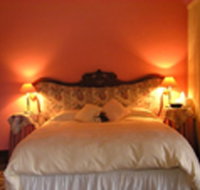 Cow 'n' Calf Art Gallery Unit - Accommodation Directory