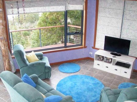 Larus Waterfront Cottage - Accommodation Directory 3