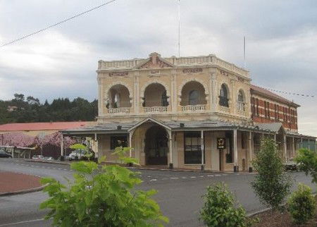 Empire Hotel - Accommodation Directory 1