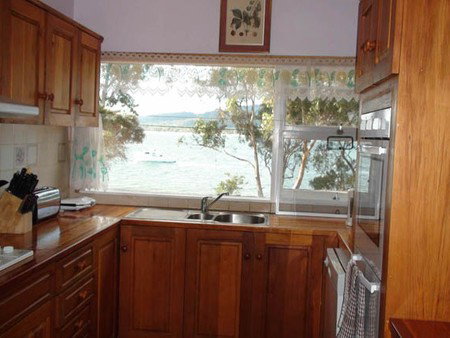 White Beach By The Water Holiday Accommodation - Accommodation Directory 2