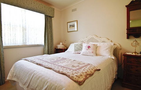 Peel Cottage - Ballarat Miners Cottages - Accommodation Directory 5