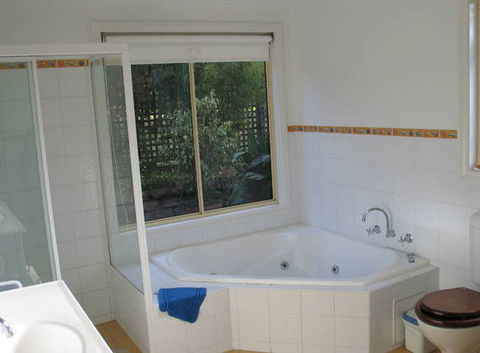The Lodge - Far Meadow - Accommodation Directory 2