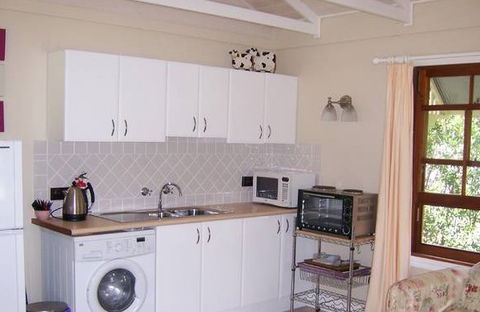 Hillcrest Cottage - Accommodation Directory 4