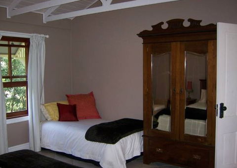 Hillcrest Cottage - Accommodation Directory 5