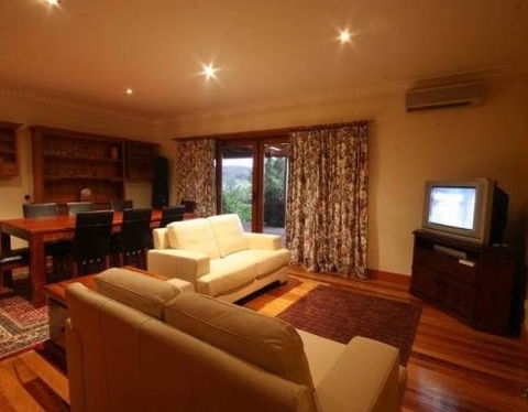 Elouera - Accommodation Directory 1