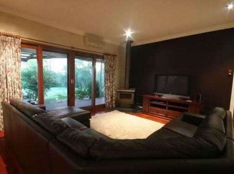 Elouera - Accommodation Directory 2