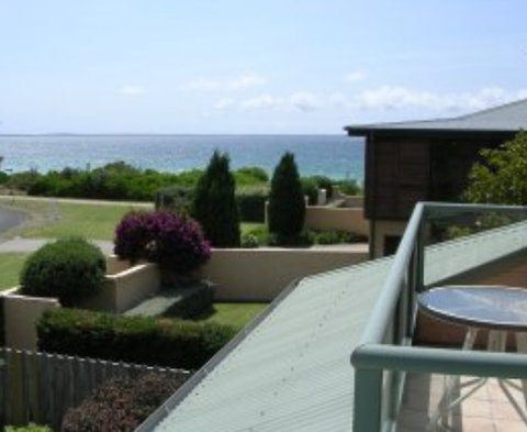 A Bay Beachcomber And Jervis Bays SeaChange - Accommodation Directory 2