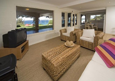 Absolute Waterfront At Hyams Beach - Elandra - Accommodation Directory 4