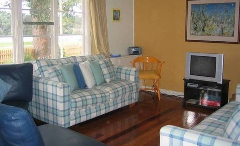 Calm Waters Waterfront Cottages - Accommodation Directory 3