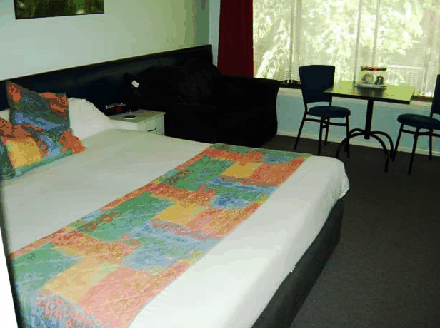 Poinciana Motel - Accommodation Directory
